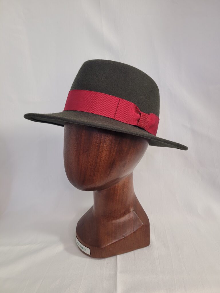 Fedora en feutre de poil et galon rouge